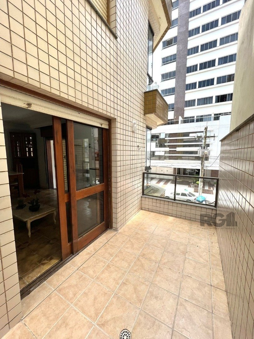 Apartamento com 112m², 3 dormitórios, 1 suíte, 1 vaga no bairro Centro em Capão da Canoa para Comprar
