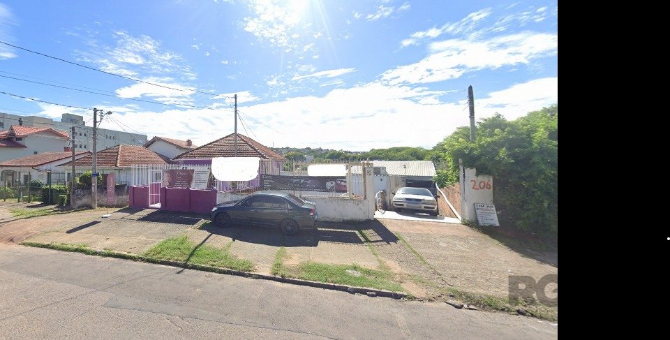 Casa com 396m², 2 dormitórios, 10 vagas no bairro Glória em Porto Alegre para Comprar