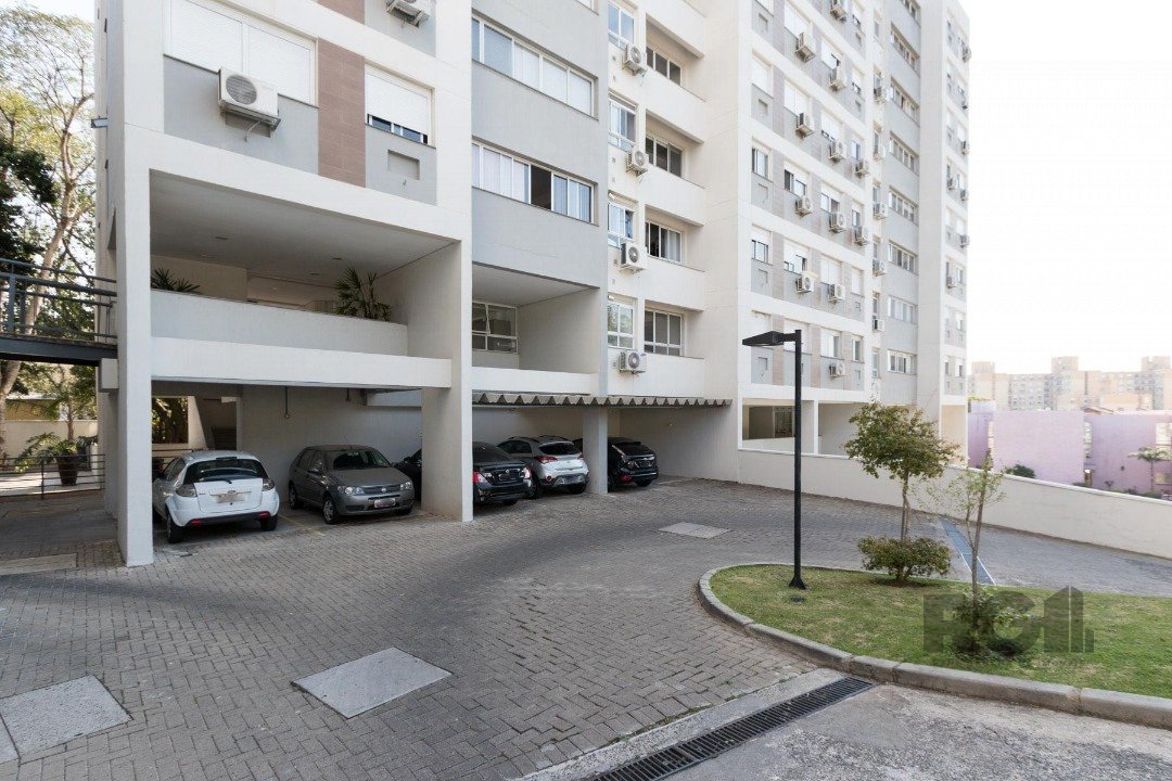 Apartamento com 65m², 2 dormitórios, 1 suíte, 1 vaga no bairro Tristeza em Porto Alegre para Comprar