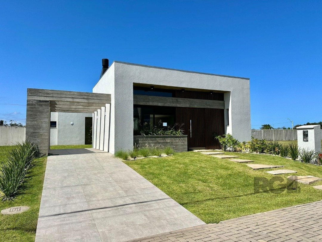 Casa Condominio com 168m², 4 dormitórios, 4 suítes, 3 vagas no bairro Arroio Teixeira em Capão da Canoa para Comprar