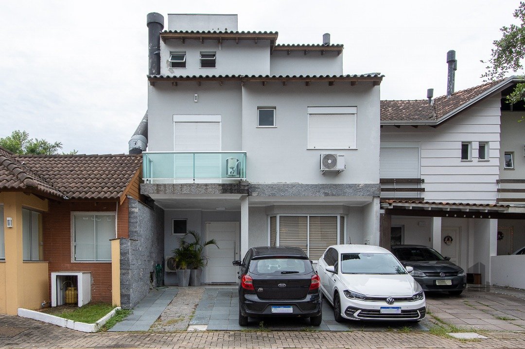 Casa Condominio com 166m², 4 dormitórios, 4 suítes, 3 vagas no bairro Vila Nova em Porto Alegre para Comprar