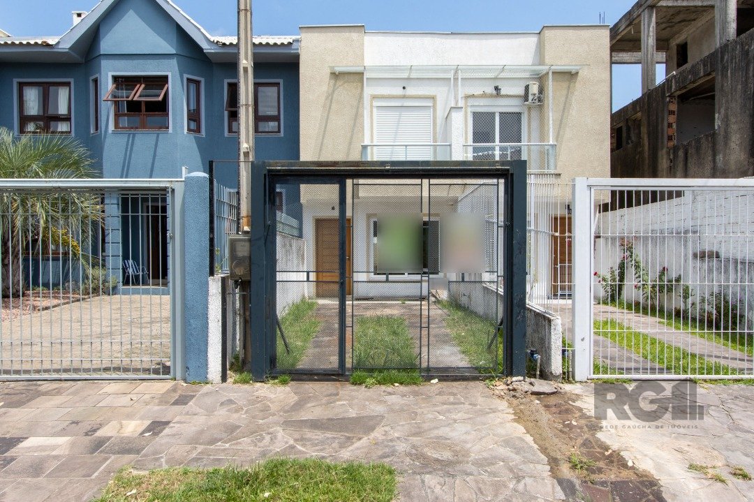 Casa com 89m², 2 dormitórios, 2 suítes, 2 vagas no bairro Guarujá em Porto Alegre para Comprar