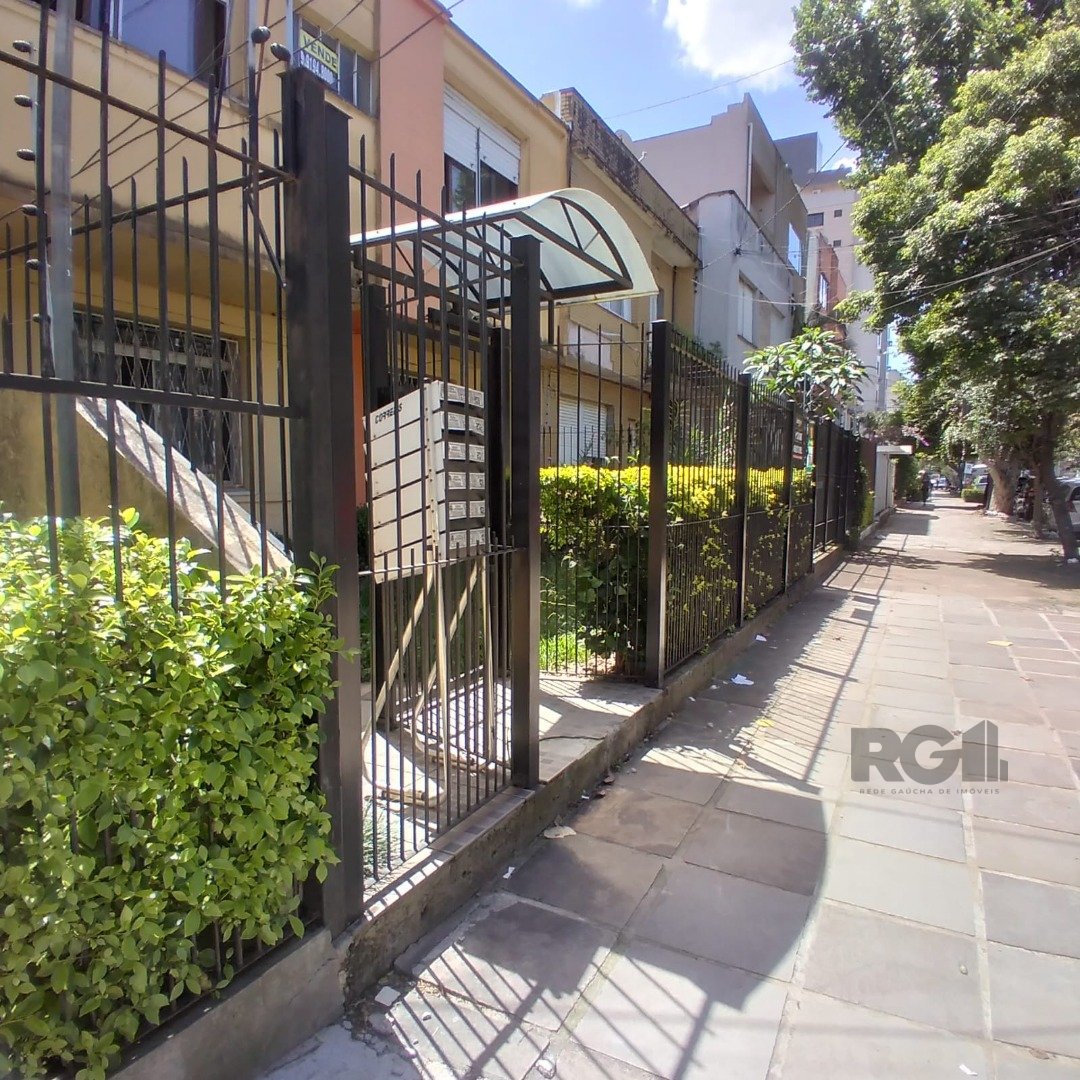 Apartamento com 57m², 2 dormitórios no bairro Santa Cecília em Porto Alegre para Comprar