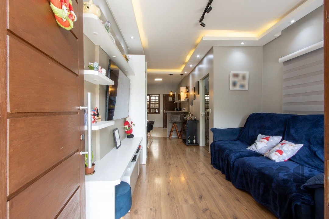 Sobrado com 212m², 5 dormitórios, 1 suíte, 3 vagas no bairro Hípica em Porto Alegre para Comprar