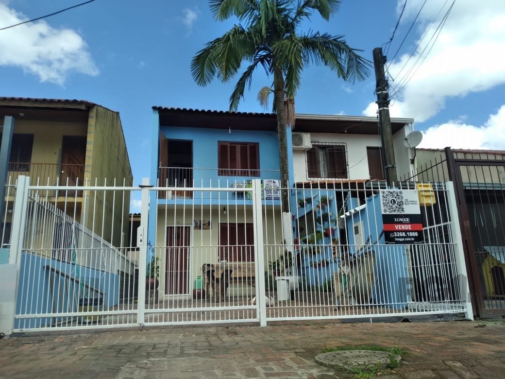 Casa com 77m², 2 dormitórios, 2 vagas no bairro Hípica em Porto Alegre para Comprar