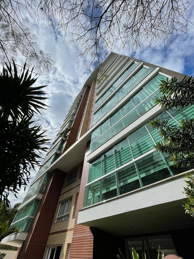 Apartamento com 152m², 2 dormitórios, 1 suíte, 2 vagas no bairro Bela Vista em Porto Alegre para Comprar