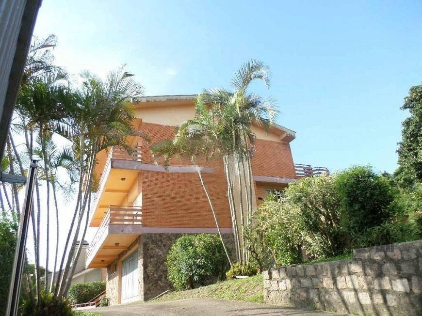 Casa com 400m², 4 dormitórios, 1 suíte, 5 vagas no bairro Vila Assunção em Porto Alegre para Comprar