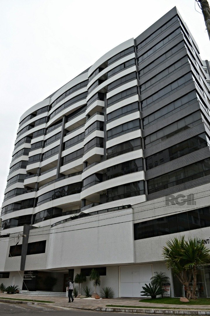 Apartamento com 116m², 3 dormitórios, 1 suíte, 2 vagas no bairro Navegantes em Capão Da Canoa para Comprar