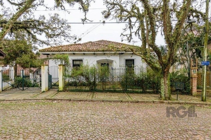 Casa com 153m², 3 dormitórios, 3 vagas no bairro Vila Conceição em Porto Alegre para Comprar