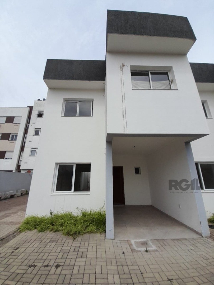 Casa com 229m², 3 dormitórios, 1 suíte, 1 vaga no bairro Camaquã em Porto Alegre para Comprar