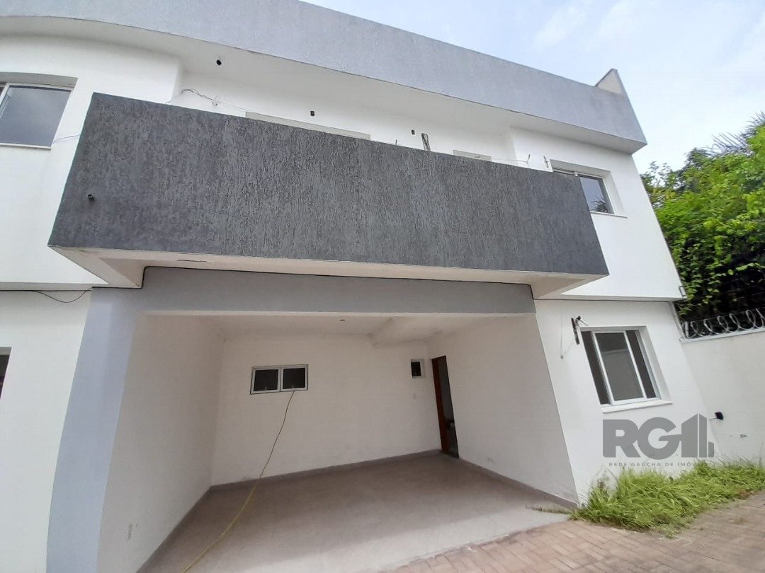 Casa Condominio com 236m², 3 dormitórios, 1 suíte, 1 vaga no bairro Camaquã em Porto Alegre para Comprar