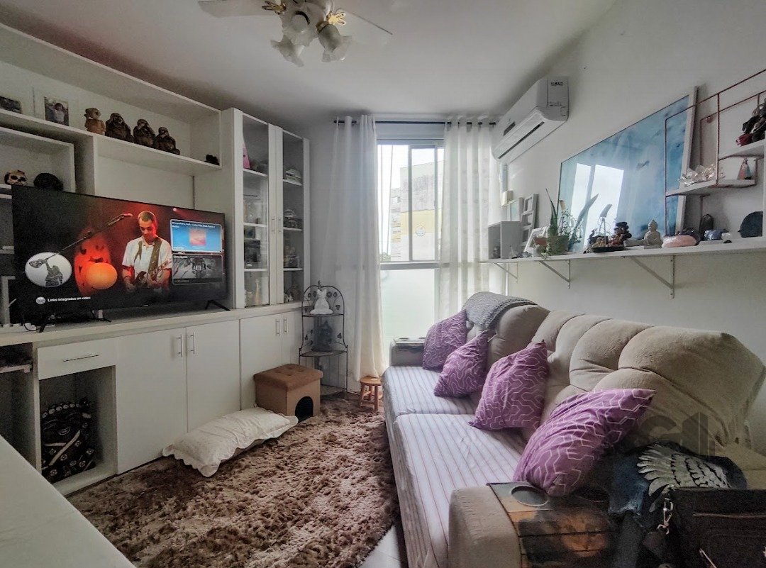 Apartamento com 57m², 2 dormitórios, 1 vaga no bairro Camaquã em Porto Alegre para Comprar