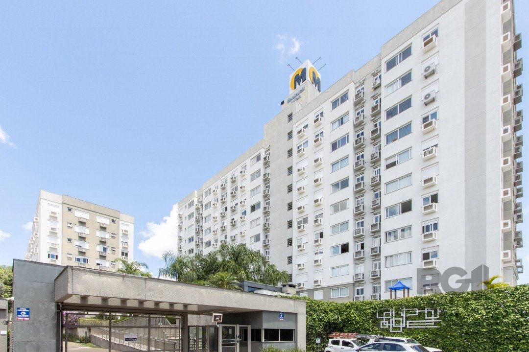 Apartamento com 72m², 3 dormitórios, 1 suíte, 2 vagas no bairro Glória em Porto Alegre para Comprar