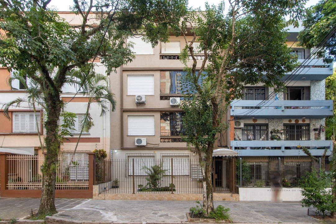 Apartamento com 64m², 2 dormitórios no bairro Santa Cecília em Porto Alegre para Comprar