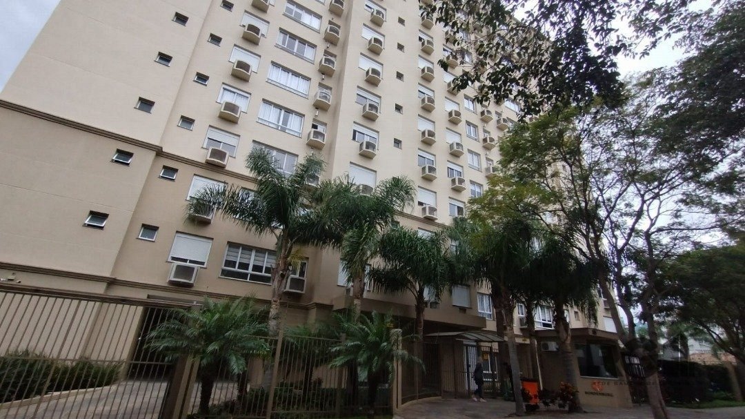 Apartamento com 71m², 2 dormitórios, 1 suíte, 1 vaga no bairro Passo da Areia em Porto Alegre para Comprar
