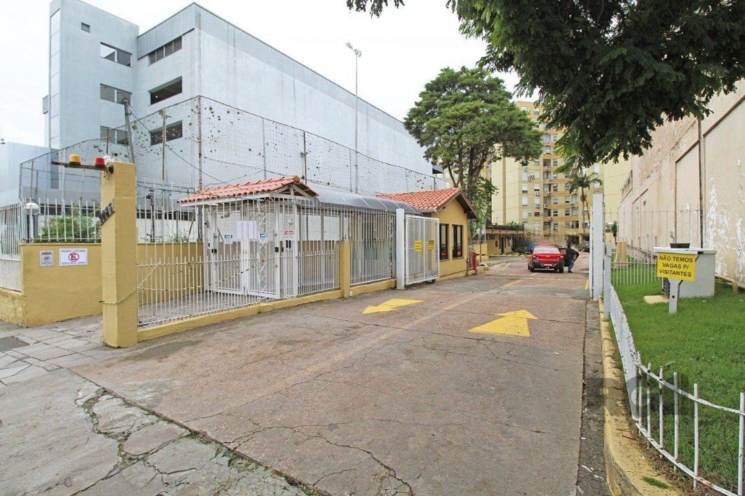 Apartamento com 63m², 2 dormitórios, 1 vaga no bairro Tristeza em Porto Alegre para Comprar