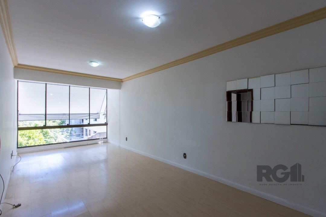 Apartamento com 80m², 2 dormitórios, 1 vaga no bairro Cristal em Porto Alegre para Comprar