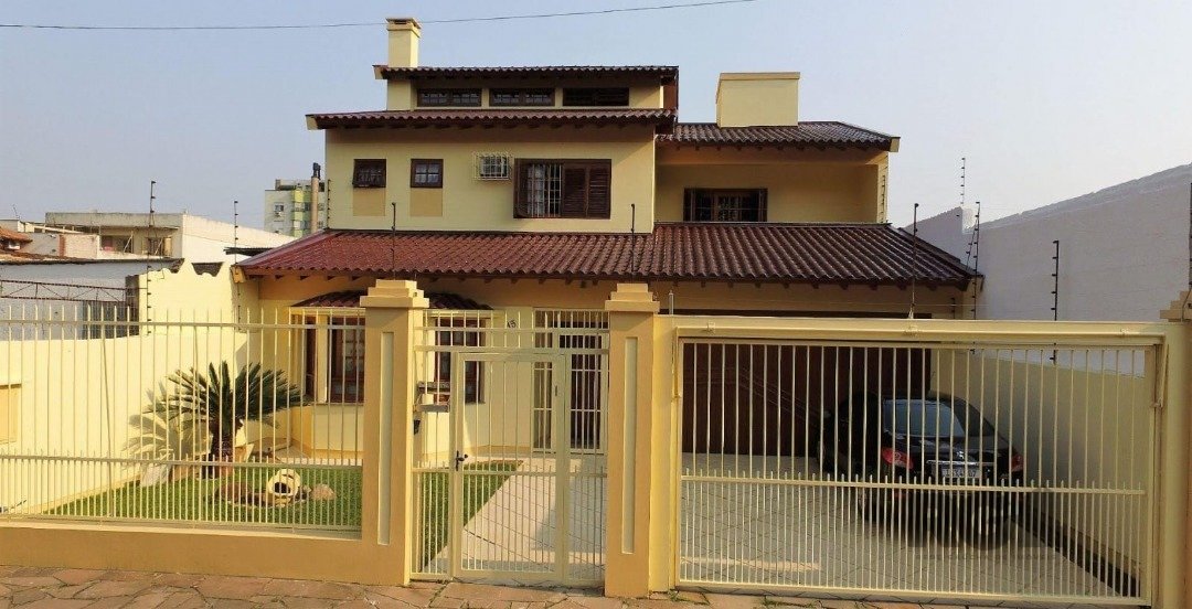 Casa com 342m², 4 dormitórios, 2 suítes, 4 vagas no bairro Nonoai em Porto Alegre para Comprar