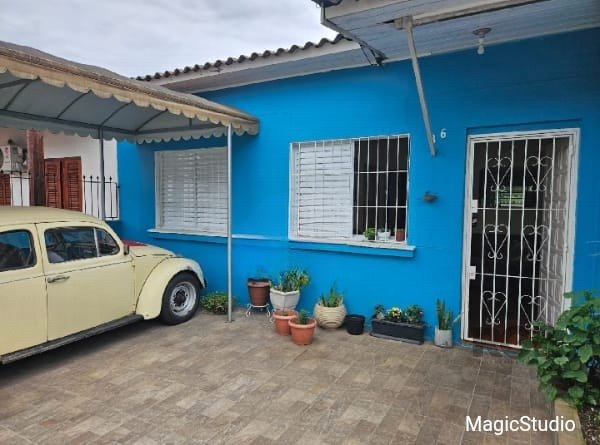 Casa com 75m², 2 dormitórios, 2 vagas no bairro Coronel Aparício Borges em Porto Alegre para Comprar