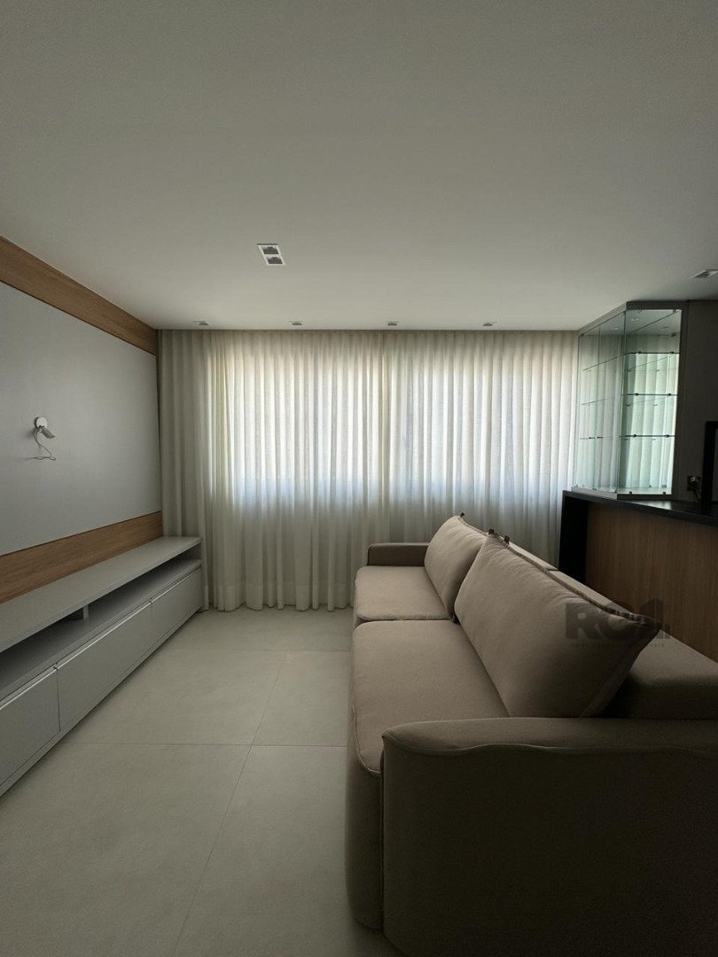 Apartamento com 63m², 2 dormitórios, 1 suíte, 1 vaga no bairro Navegantes em Capão Da Canoa para Comprar