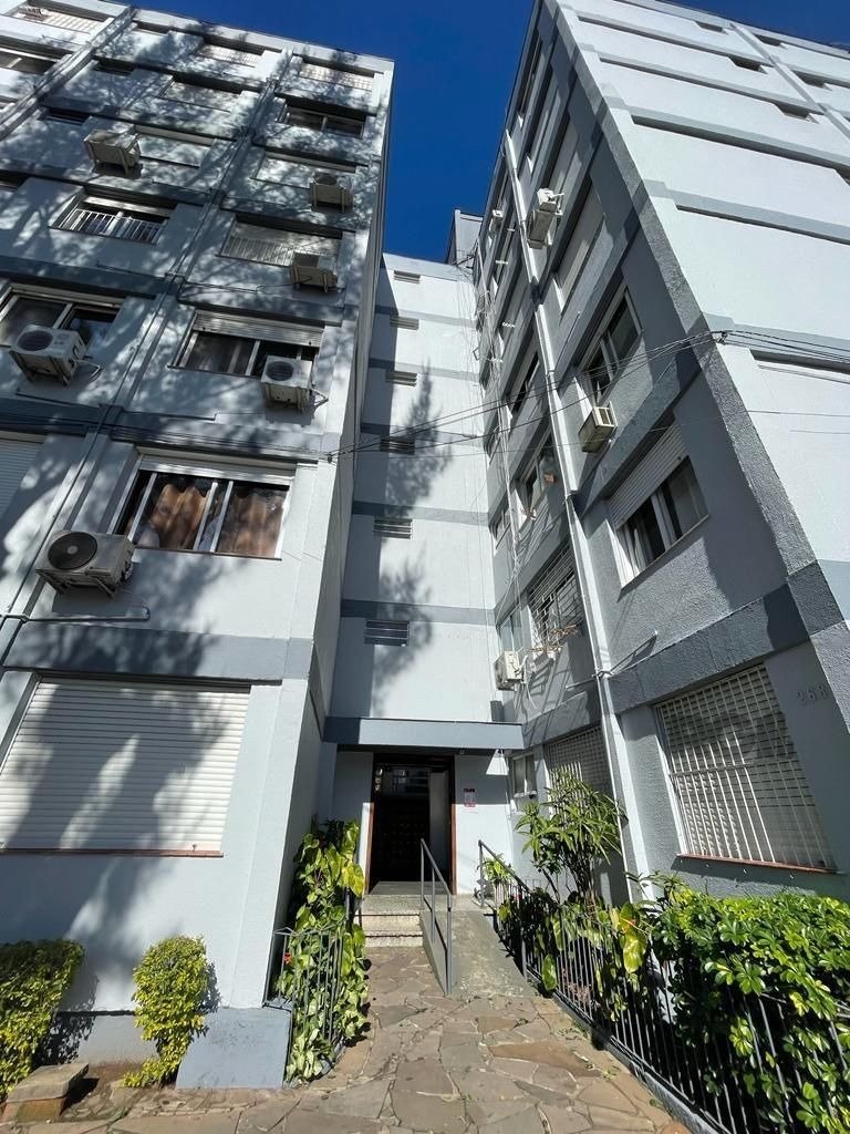 Apartamento com 69.915m², 3 dormitórios no bairro Partenon em Porto Alegre para Comprar