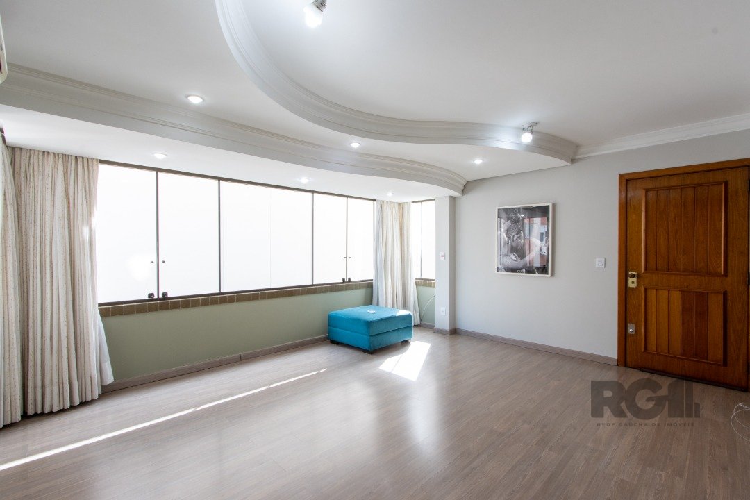 Apartamento com 86m², 3 dormitórios, 1 suíte, 1 vaga no bairro Petrópolis em Porto Alegre para Comprar