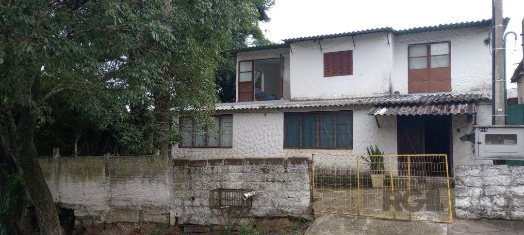 Casa com 200m², 5 dormitórios no bairro Camaquã em Porto Alegre para Comprar