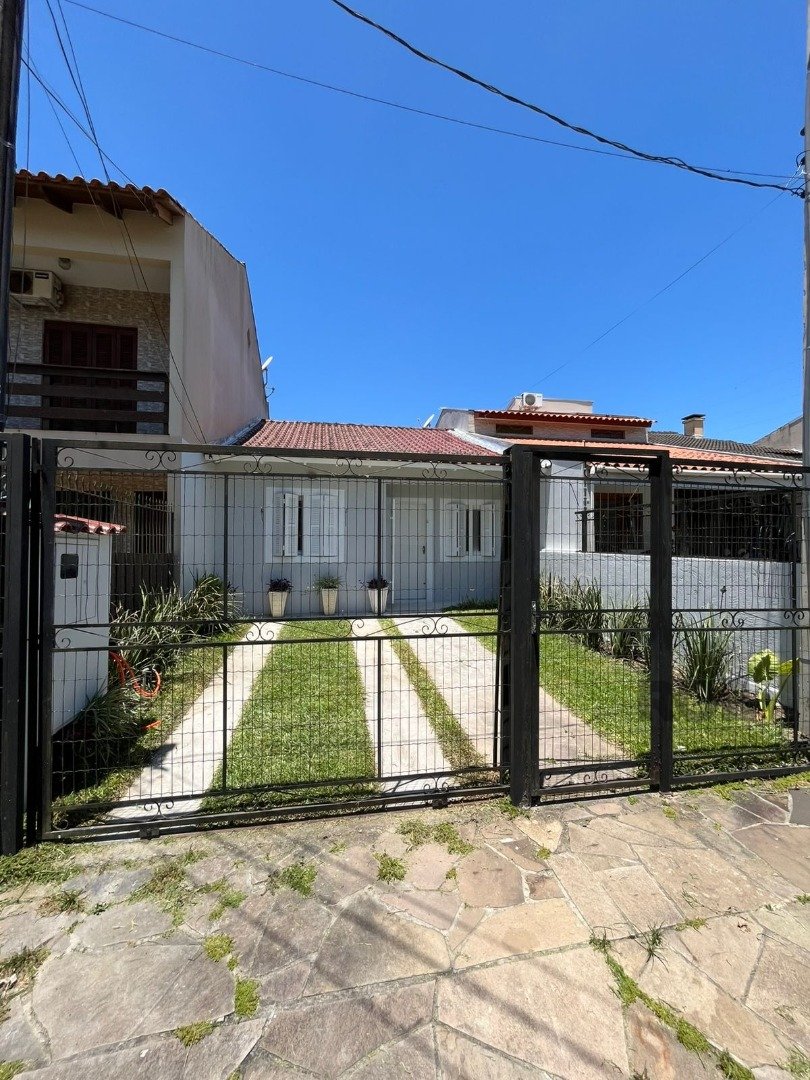 Casa à venda com 2 quartos, 56m² - Foto 1