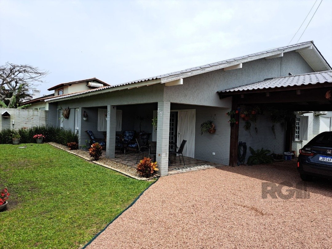 Casa com 144m², 3 dormitórios, 1 suíte no bairro Atlântida em Xangri-Lá para Comprar