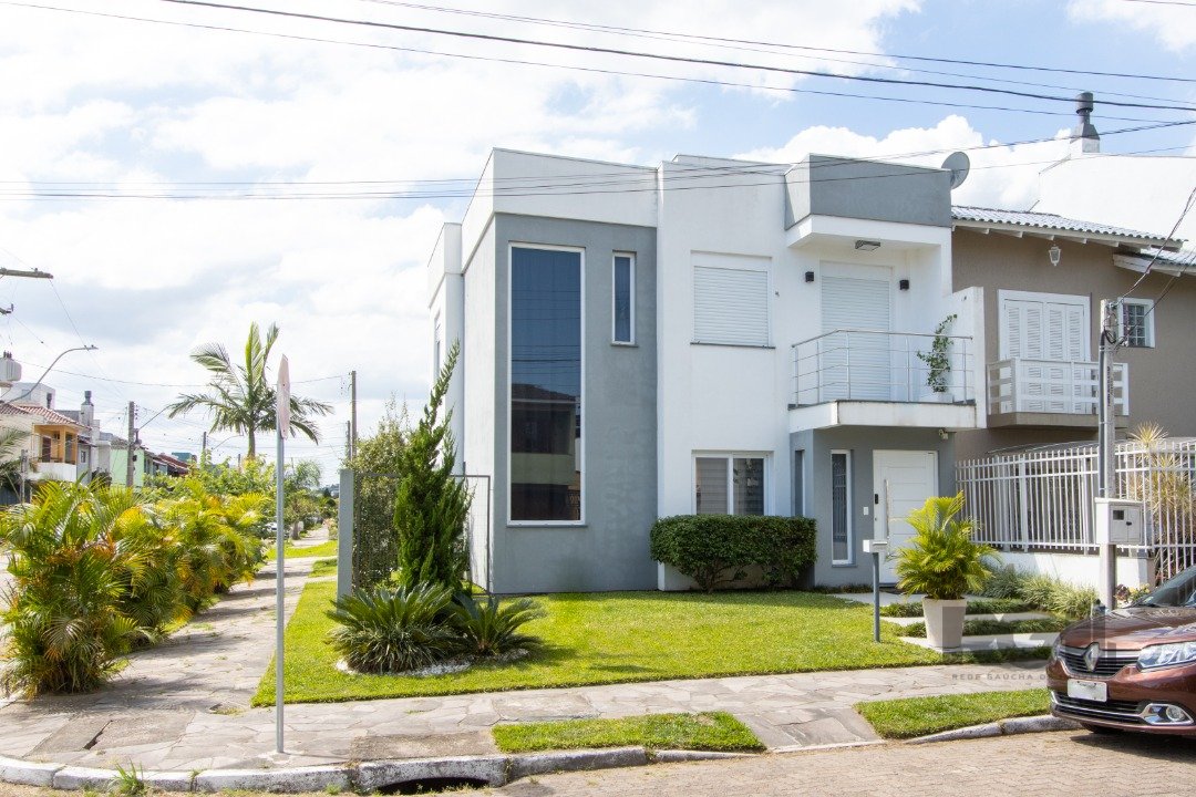Casa com 109m², 2 dormitórios, 1 suíte, 2 vagas no bairro Hípica em Porto Alegre para Comprar