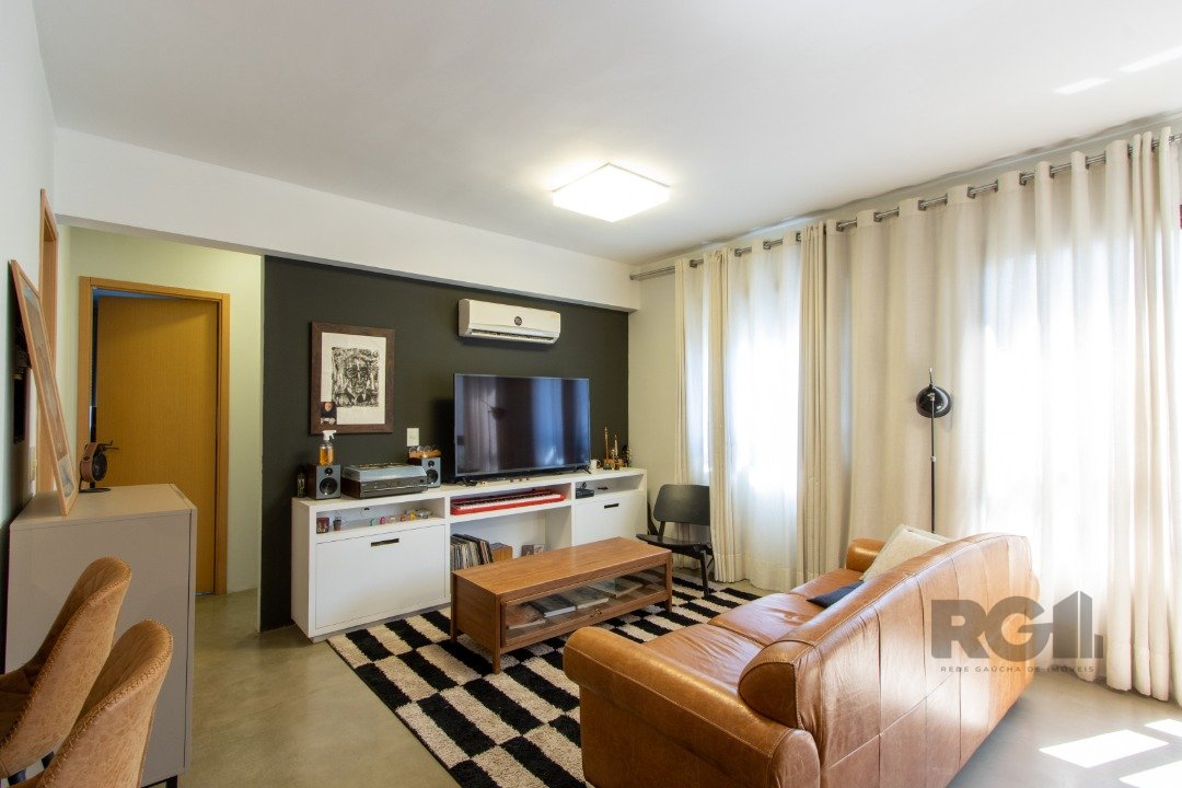 Apartamento com 90m², 3 dormitórios, 1 suíte, 2 vagas no bairro Tristeza em Porto Alegre para Comprar