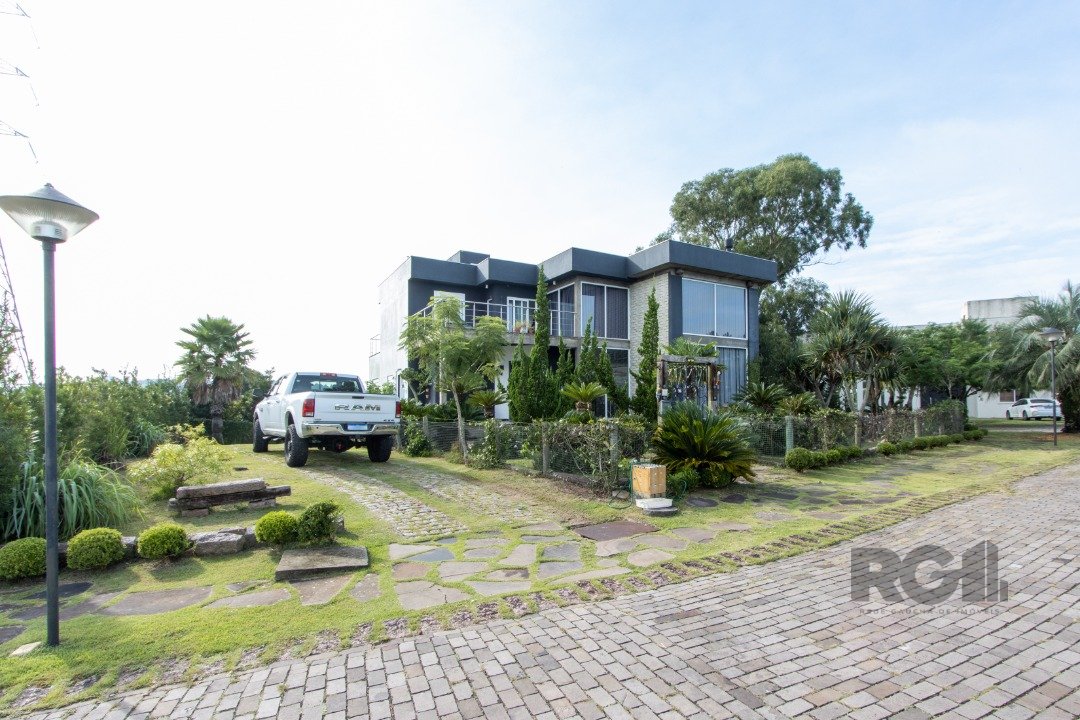 Casa Condominio com 400m², 4 dormitórios, 2 suítes, 3 vagas no bairro Teresópolis em Porto Alegre para Comprar