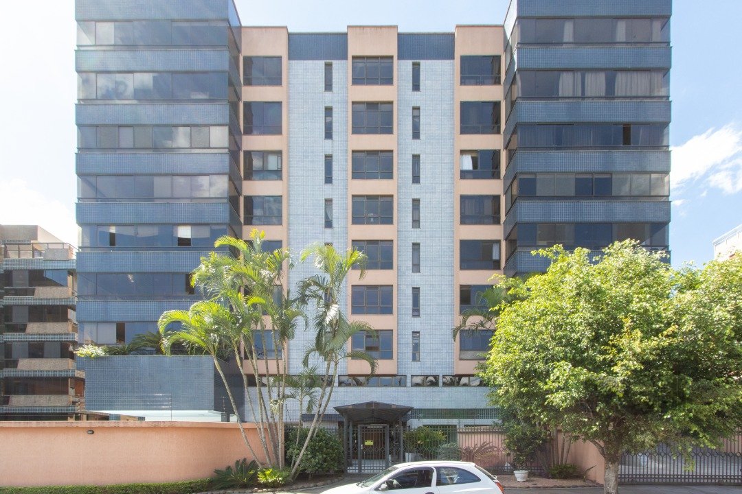 Apartamento com 231m², 3 dormitórios, 3 suítes, 2 vagas no bairro Centro em Canoas para Comprar