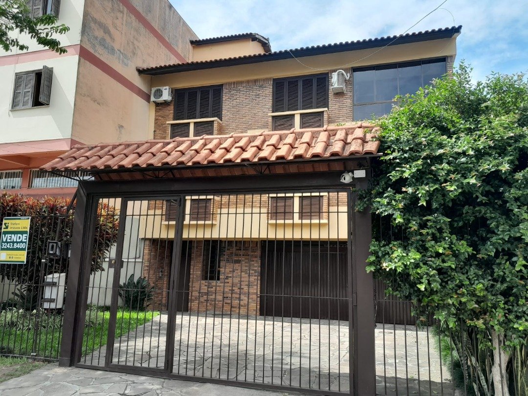 Cobertura com 302m², 3 dormitórios, 1 suíte, 2 vagas no bairro Tristeza em Porto Alegre para Comprar