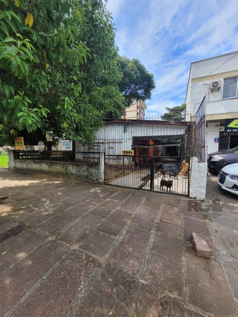 Terreno com 275m² no bairro Tristeza em Porto Alegre para Comprar
