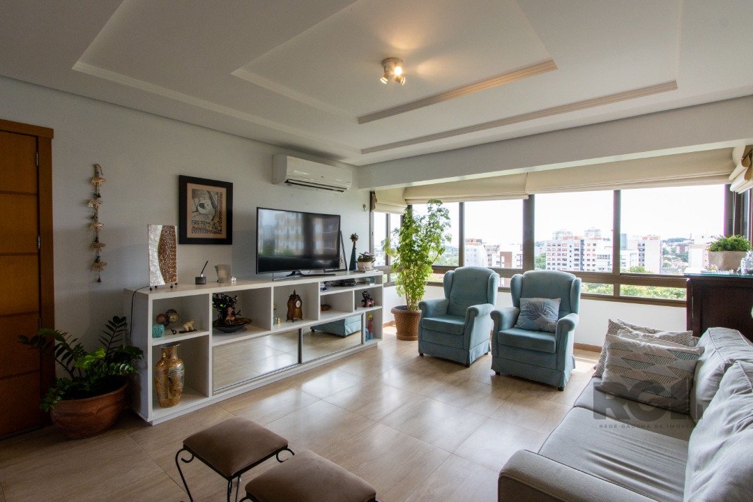 Apartamento com 107m², 3 dormitórios, 1 suíte, 2 vagas no bairro Tristeza em Porto Alegre para Comprar
