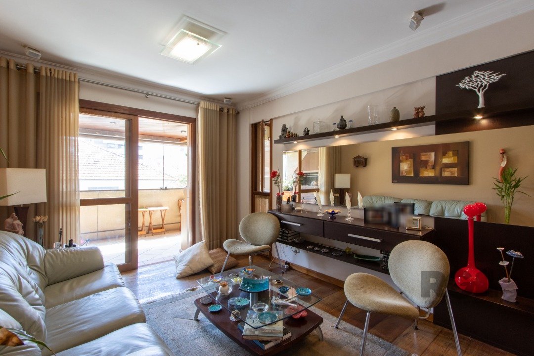 Apartamento com 114m², 3 dormitórios, 1 suíte, 2 vagas no bairro Tristeza em Porto Alegre para Comprar