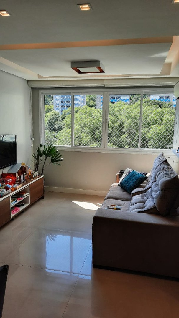 Apartamento com 59m², 2 dormitórios, 1 suíte, 1 vaga no bairro Teresópolis em Porto Alegre para Comprar