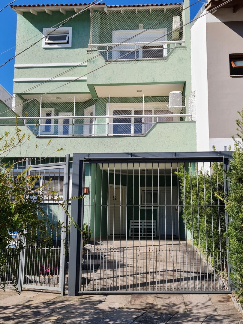 Casa com 200m², 3 dormitórios, 3 suítes, 2 vagas no bairro Lagos De Nova Ipanema em Porto Alegre para Comprar