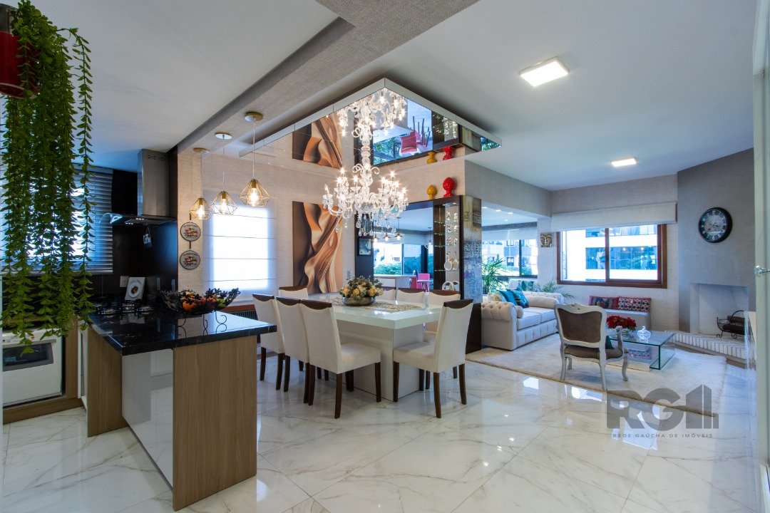 Apartamento com 148m², 3 dormitórios, 1 suíte, 2 vagas no bairro Petrópolis em Porto Alegre para Comprar