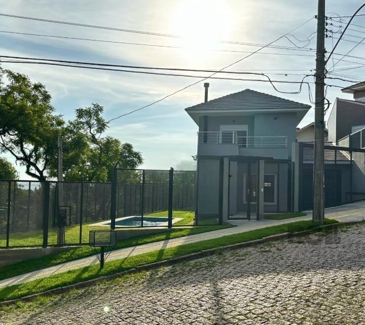 Casa com 210m², 2 dormitórios, 2 suítes, 2 vagas no bairro Jardim Isabel em Porto Alegre para Comprar