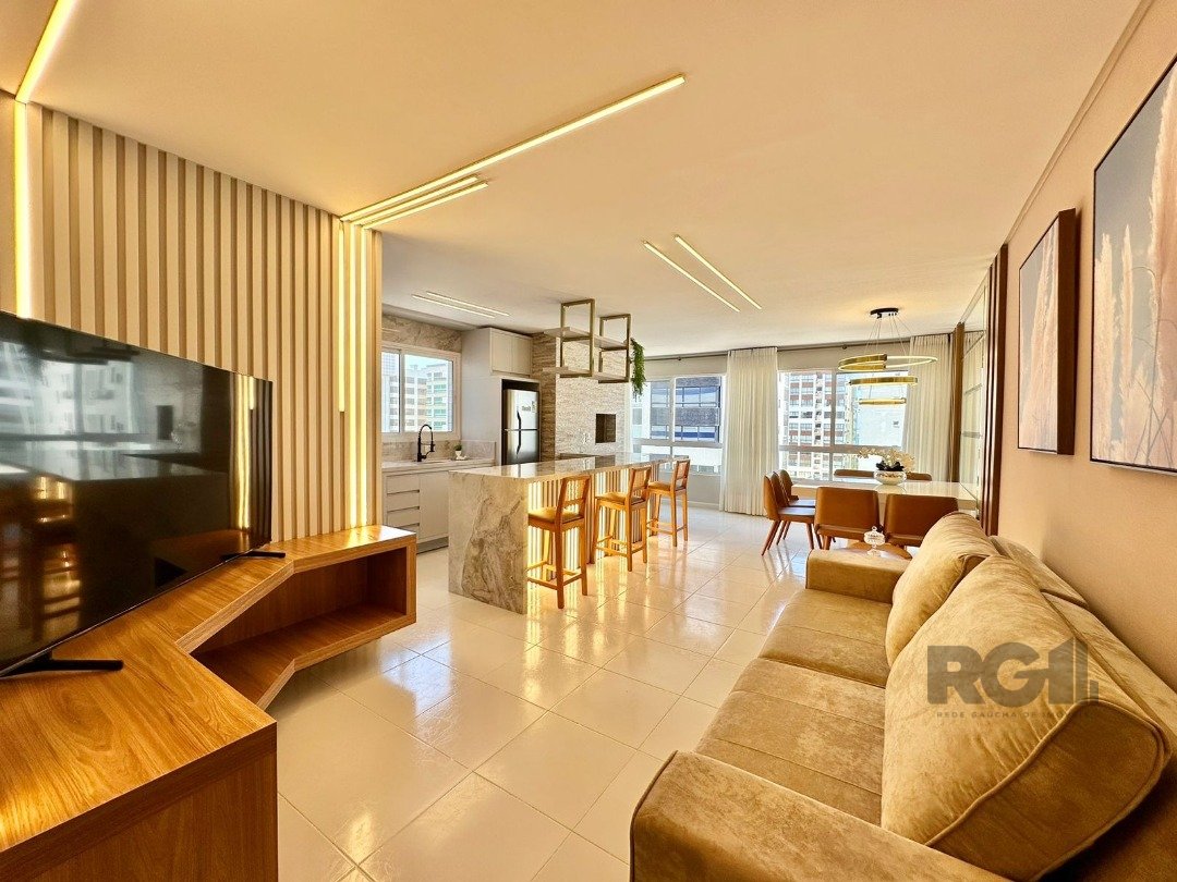 Apartamento com 126m², 3 dormitórios, 1 suíte, 1 vaga no bairro Centro em Capão da Canoa para Comprar