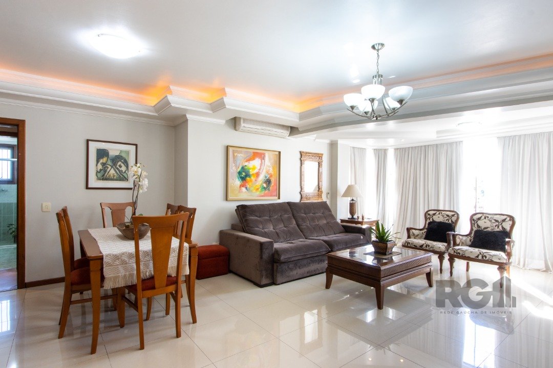 Apartamento com 136m², 3 dormitórios, 1 suíte, 1 vaga no bairro Cristal em Porto Alegre para Comprar