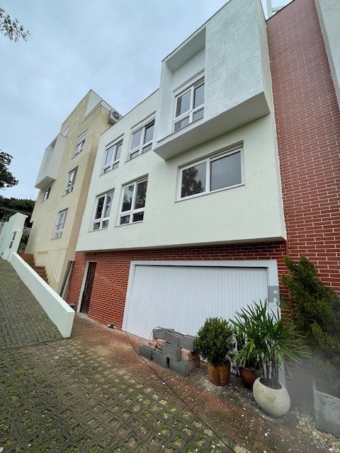 Casa Condominio com 155m², 3 dormitórios, 1 suíte, 2 vagas no bairro Ipanema em Porto Alegre para Comprar