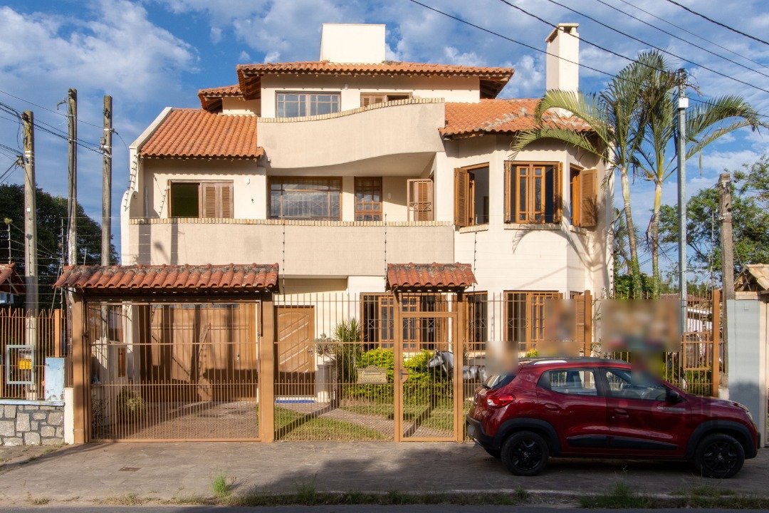 Casa com 257m², 4 dormitórios, 1 suíte, 5 vagas no bairro Ipanema em Porto Alegre para Comprar
