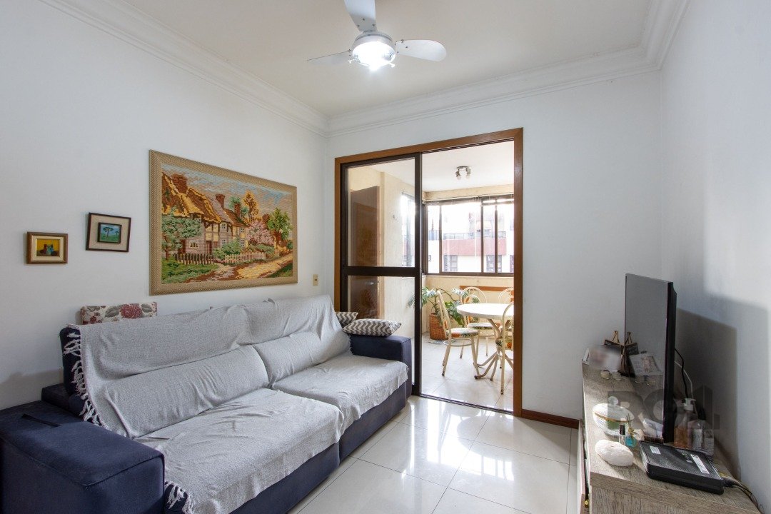 Apartamento com 81m², 3 dormitórios, 1 suíte, 1 vaga no bairro Menino Deus em Porto Alegre para Comprar