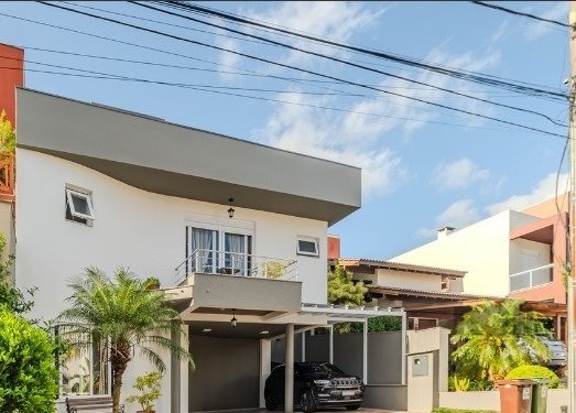 Casa Condominio com 300m², 3 dormitórios, 3 suítes, 2 vagas no bairro Hípica em Porto Alegre para Comprar