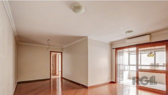 Apartamento com 121m², 3 dormitórios, 1 suíte, 1 vaga no bairro Tristeza em Porto Alegre para Comprar