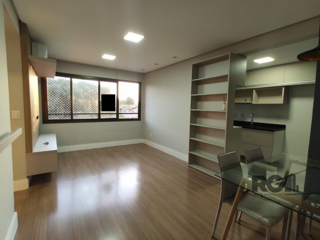 Apartamento com 61m², 2 dormitórios, 1 suíte, 1 vaga no bairro Camaquã em Porto Alegre para Comprar
