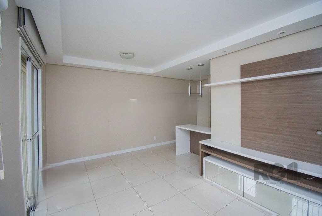 Apartamento com 70m², 3 dormitórios, 1 suíte, 1 vaga no bairro Humaitá em Porto Alegre para Comprar